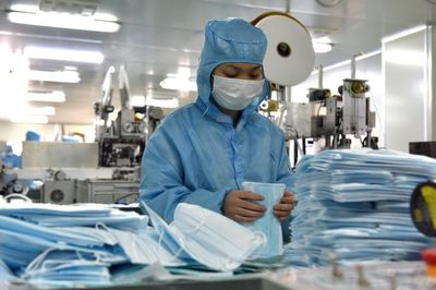 李渡镇加紧生产医疗防护物资 全力保障防疫需求